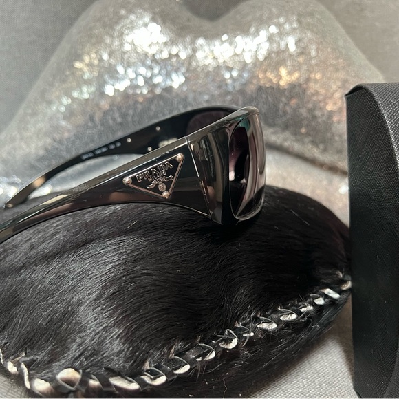 COPY - 😎 VINTAGE BLACK PRADA SUNGLASSES😎 - Picture 6 of 7